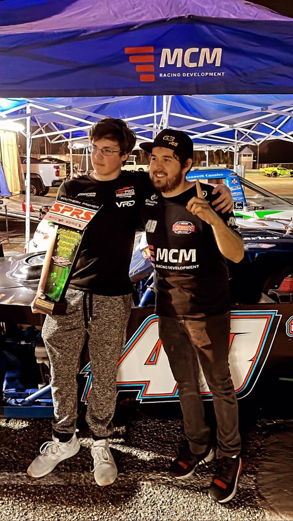 Da Ethan Barker una victoria al equipo MCM Racing en Houston