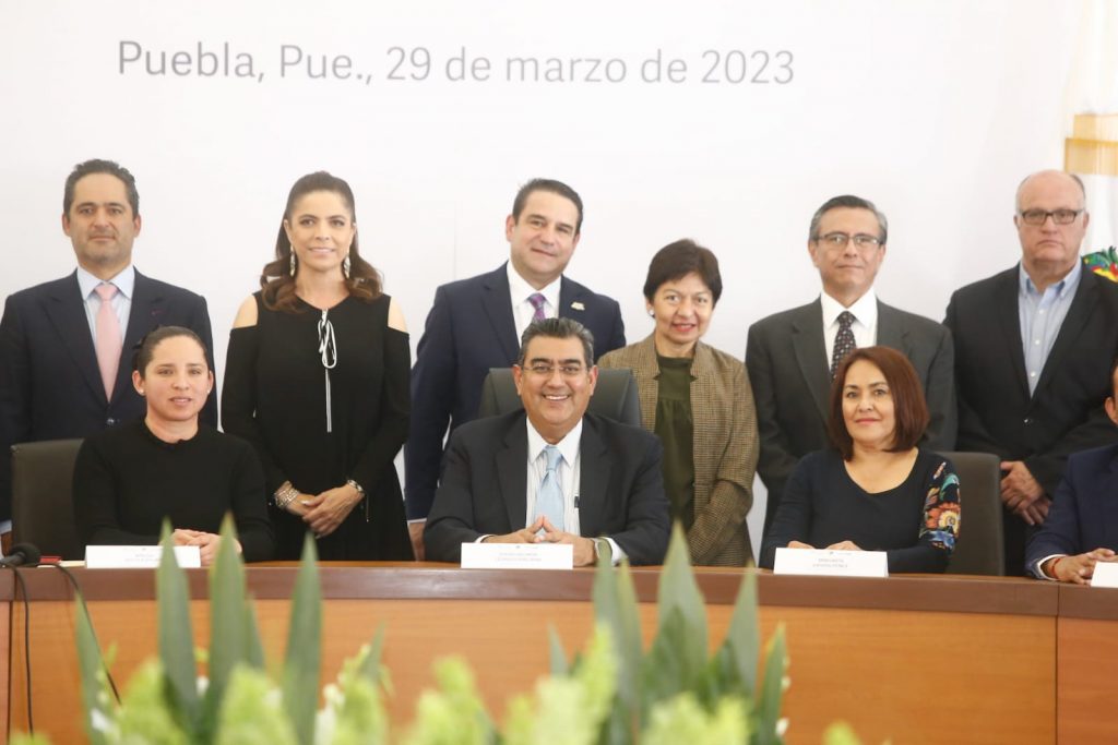 Sumar esfuerzos por el desarrollo económico del estado, pidió el gobernador