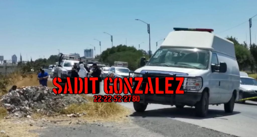 Video desde Puebla: Hallan cadáver encobijado sobre periférico ecológico