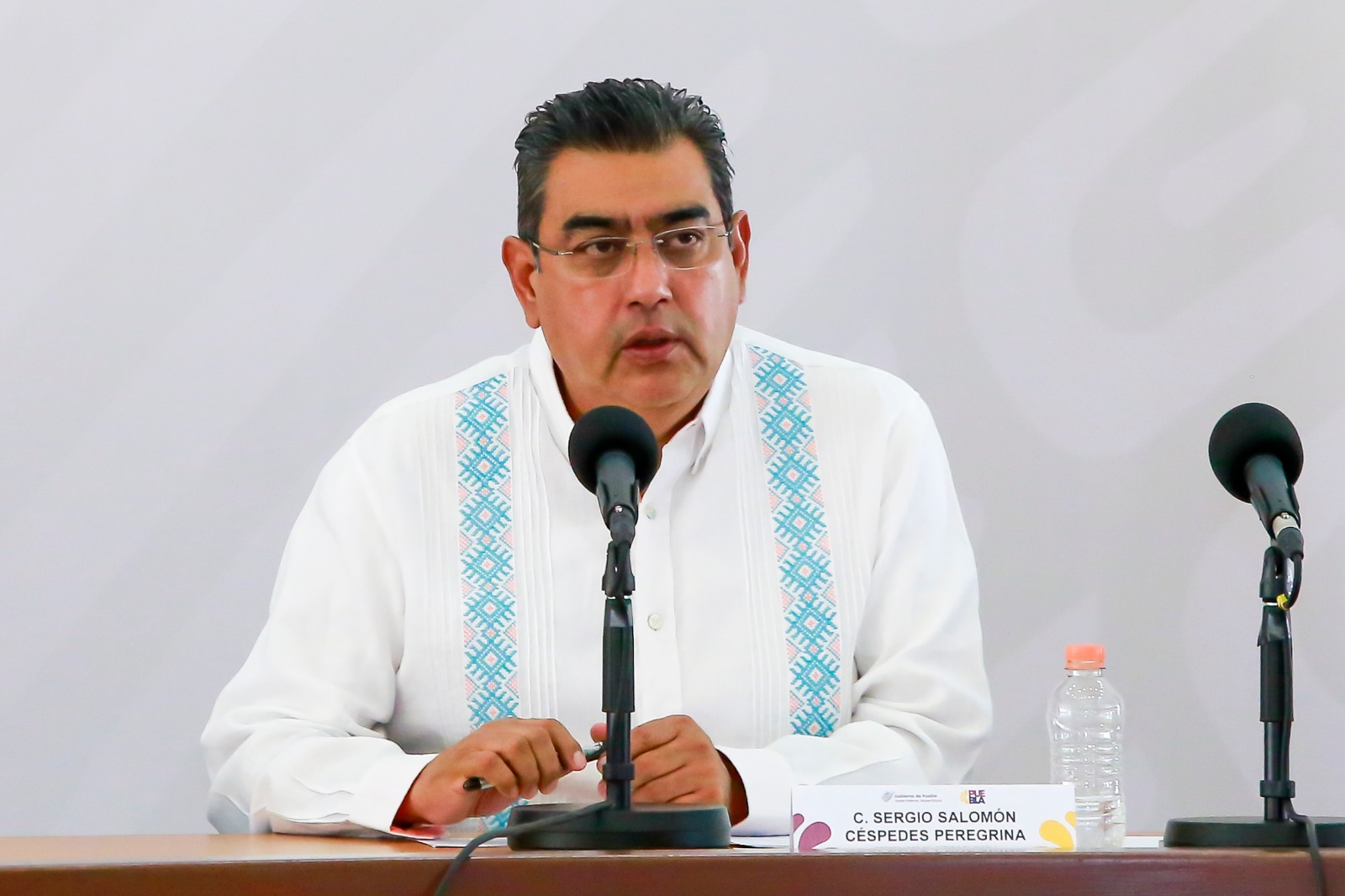 Gobierno estatal contratará equipo para retirar espectaculares de políticos en Puebla: Céspedes Peregrina