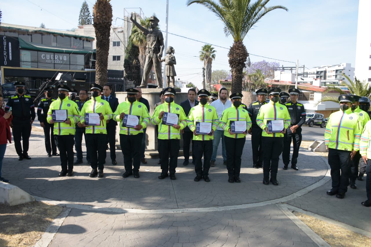 Reconocen a policías municipales de Puebla
