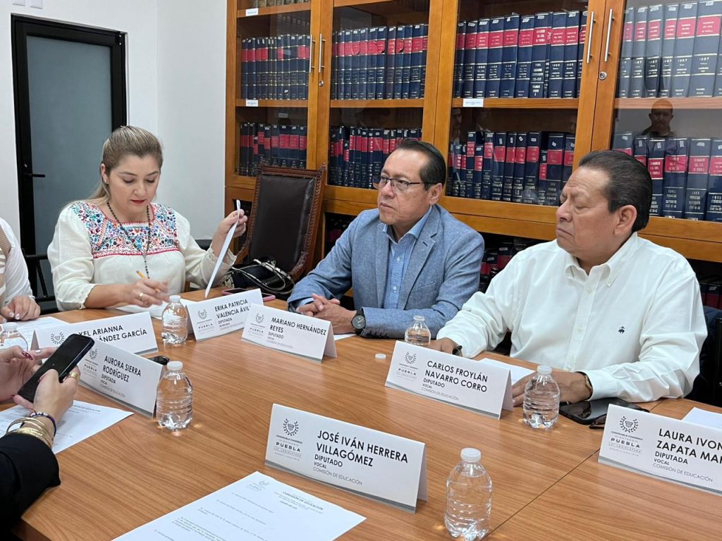 Presenta Comisión procedimiento para entrega de la medalla al mérito docente Juan C. Bonilla  