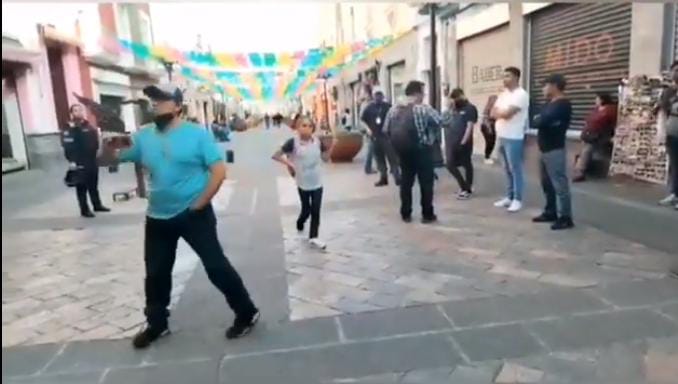 Video desde Puebla: Ambulantes mantienen el amago de invadir el centro