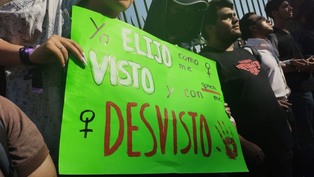 Video: Radicales realizan pintas en Ruta, Catedral y Galerías de Arte