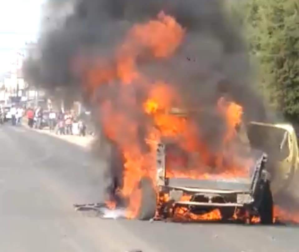 Explota en Xalmimilulco camioneta que iba en procesión; un muerto