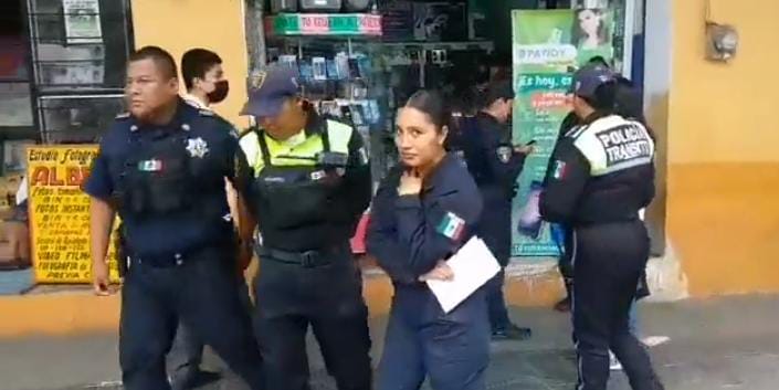 Video desde Puebla: Roban negocio a menos de 100 mts de la presidencia de Huauchinango