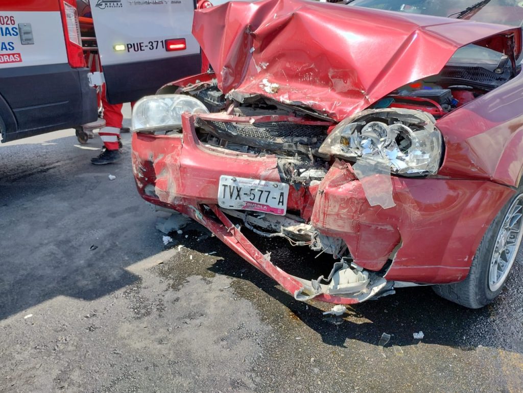 4 lesionados por choque en Tehuacán