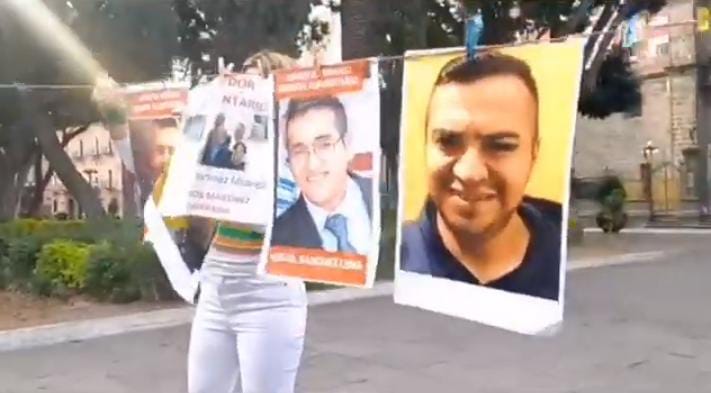 Video desde Puebla: Exhiben a deudores alimentarios en el zócalo