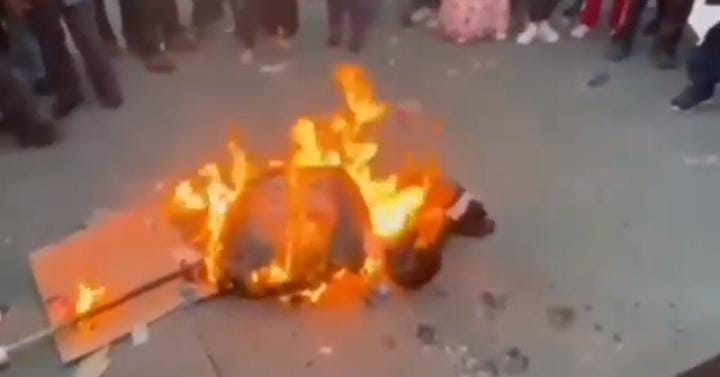 Video desde Puebla: Indigna quema de la figura de Norma Piña en mitin del sábado