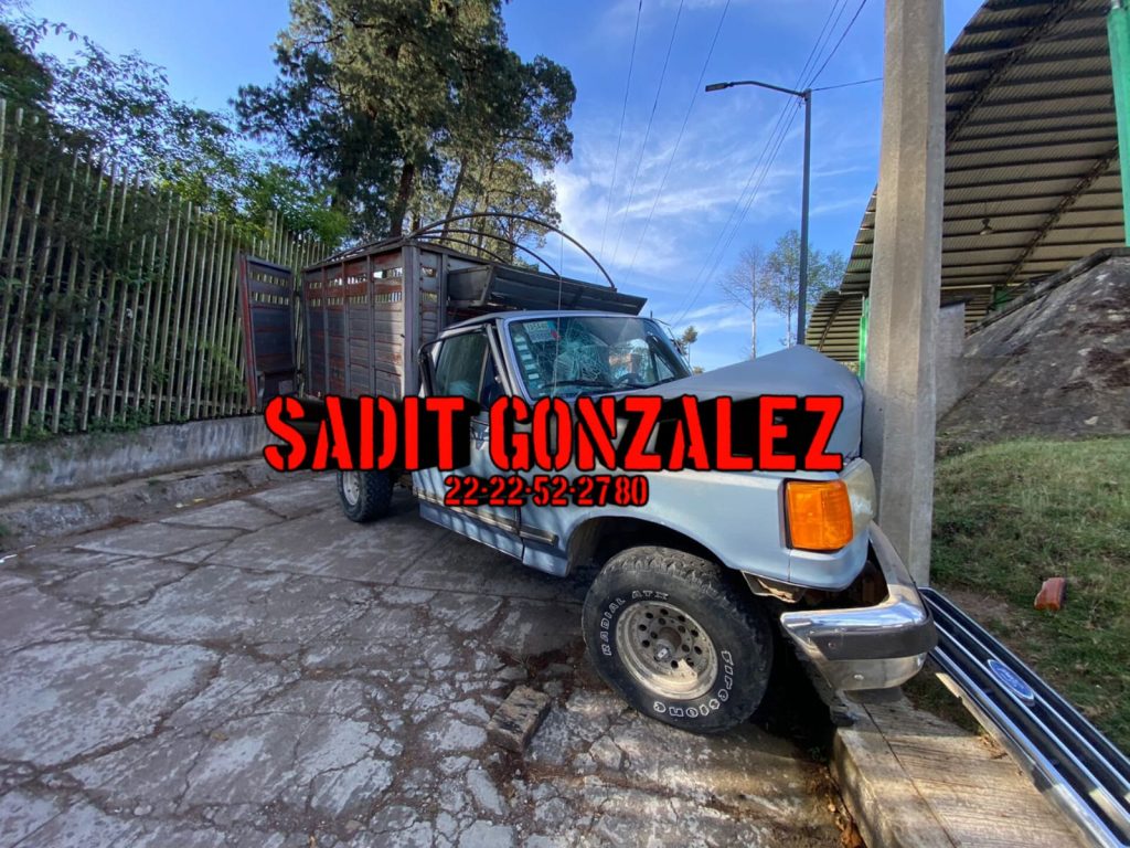 6 jóvenes lesionados tras quedarse sin frenos en Zacapoaxtla