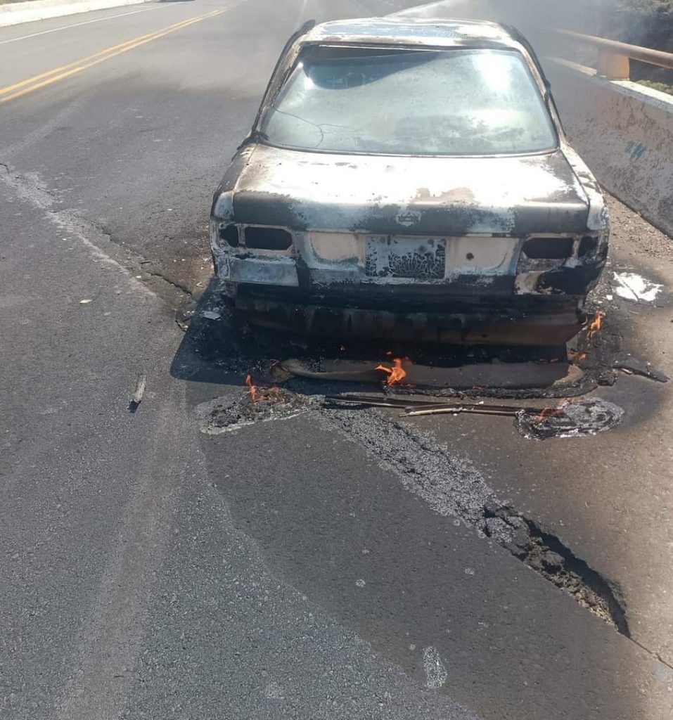 Se quema coche en la Tlaxco -Tecojotal