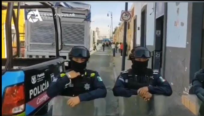 Video desde Puebla: Desalojan unidad habitacional entre la 13 y 15 poniente