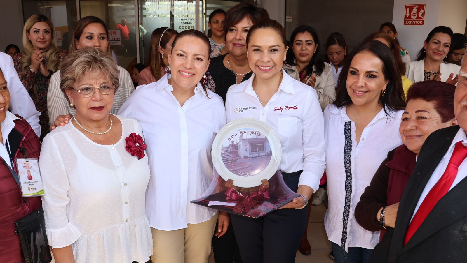 Presidenta del DIF estatal Gabriela Bonilla, inauguró junto con Angélica Hernández, titular DIF Teziutlán, el Banco de Ortopédicos