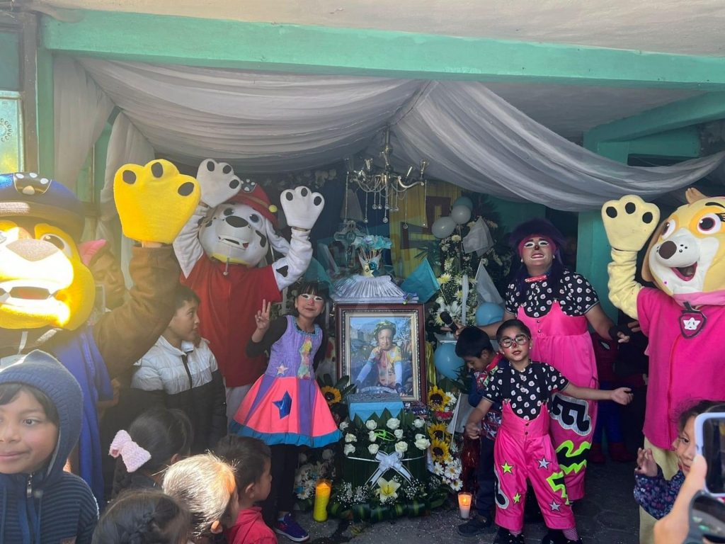 Rinden homenaje a Christopher, niño de 10 años muerto por cáncer en Tlachichuca