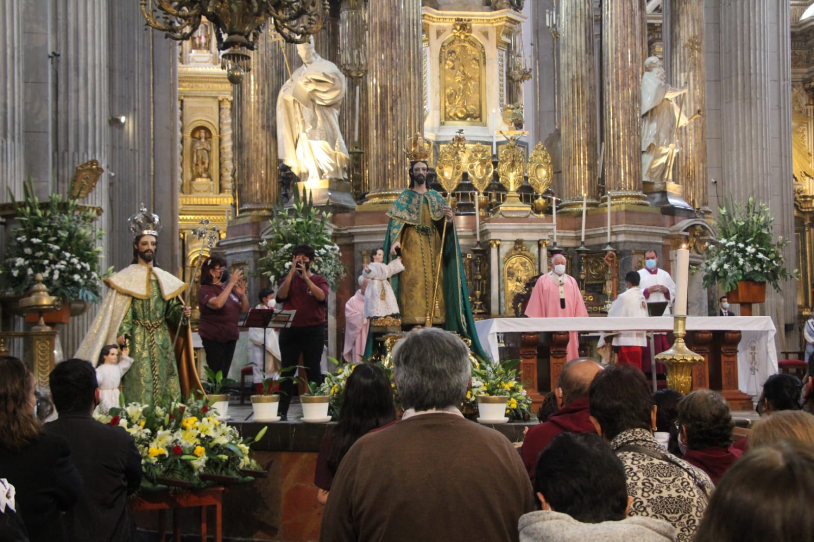 En su homilía, el arzobispo de Puebla vuelve a comparar el aborto con las ejecuciones