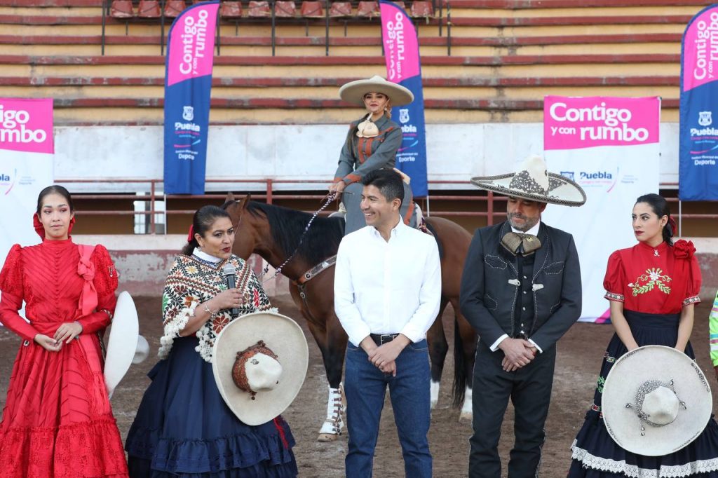 Torneo centenario de charros se llevará a cabo en Puebla capital, confirmó Eduardo Rivera