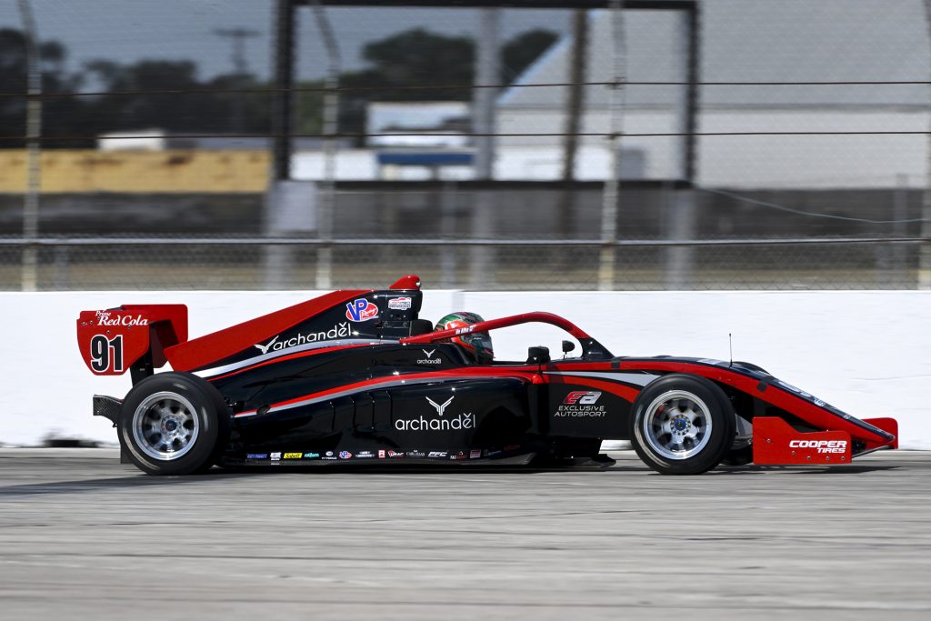 Salvador De Alba Jr., enfrenta el circuito callejero de St. Petersburg en la USF Pro 2000