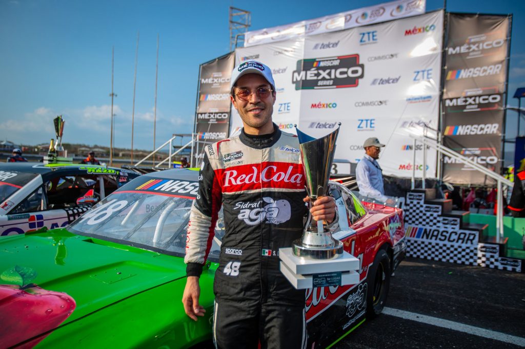 Gran remontada y podio para Salvador de Alba en Nascar México Series