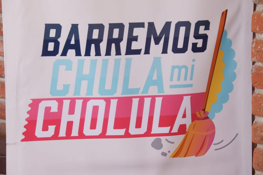 Paola Angon arranca programa “Barremos chula mi Cholula”, junto a vecinos de la Magdalena