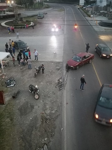 Desde Huauchinango: Cuatro lesionados por choque en la Chevrolet
