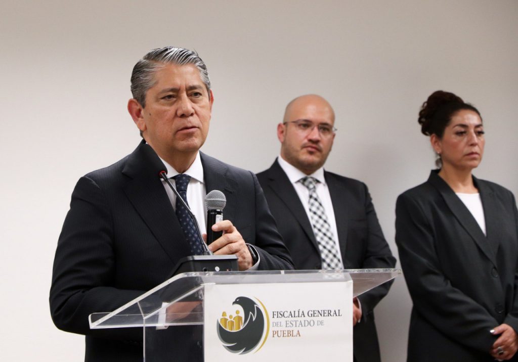 Vinculados a delito, sujetos que supuestamente acuchillaron a estudiante de Tehuacán y a su tío: FGE