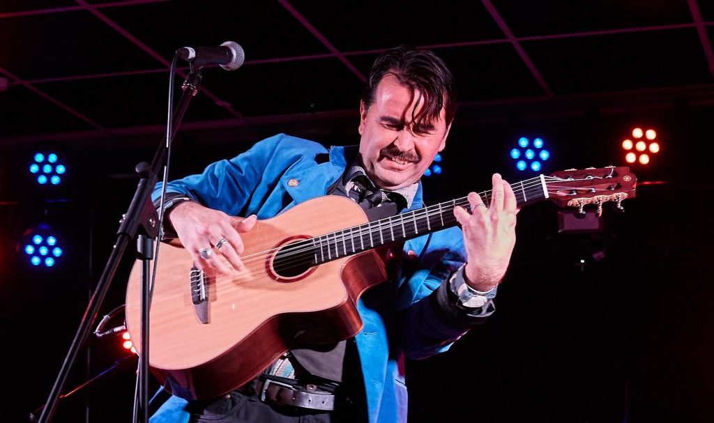 Gabriel Moreno, aclamado descendiente de Leonard Cohen y Neil Diamond.