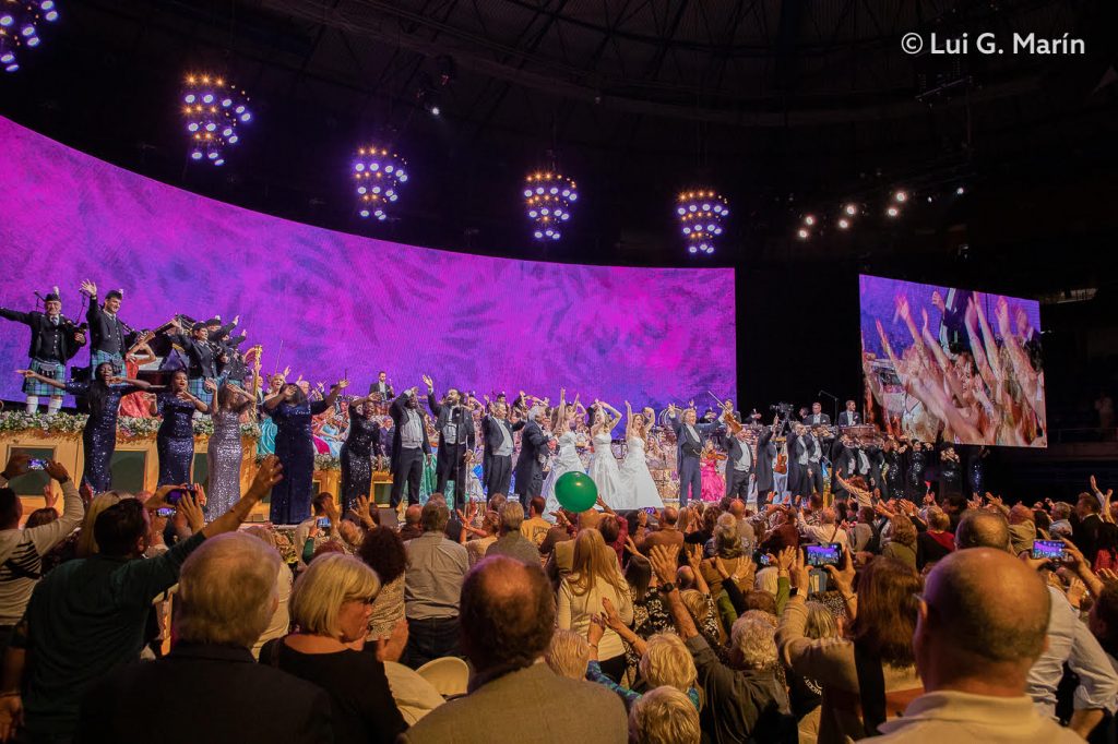 André Rieu y La Banda de Gaiteros de los Sea Scouts de Gibraltar