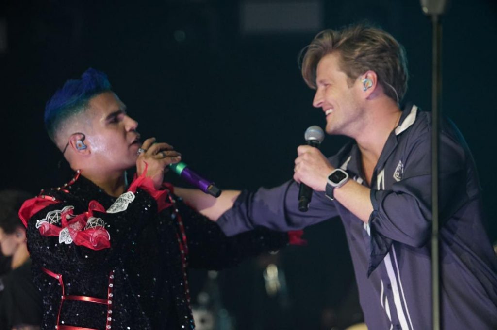 Grupo Cañaveral se presenta con gran éxito en la Arena CDMX y recibe reconocimiento por 28 años de trayectoria