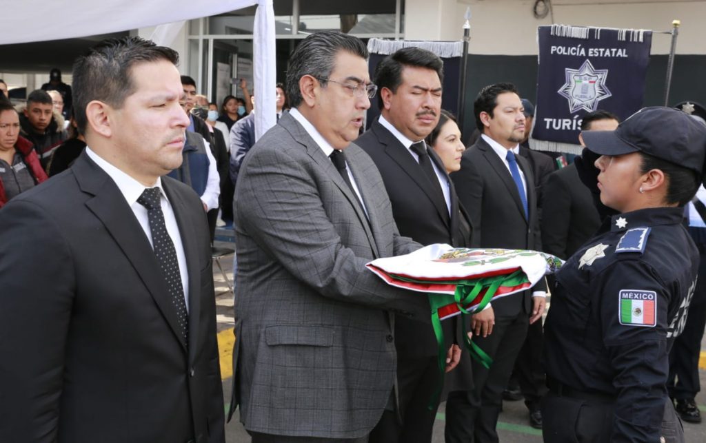 Encabeza Sergio Salomón homenaje a Ramiro de Jesús Sánchez, policia que perdió la vida en cumplimiento de su deber