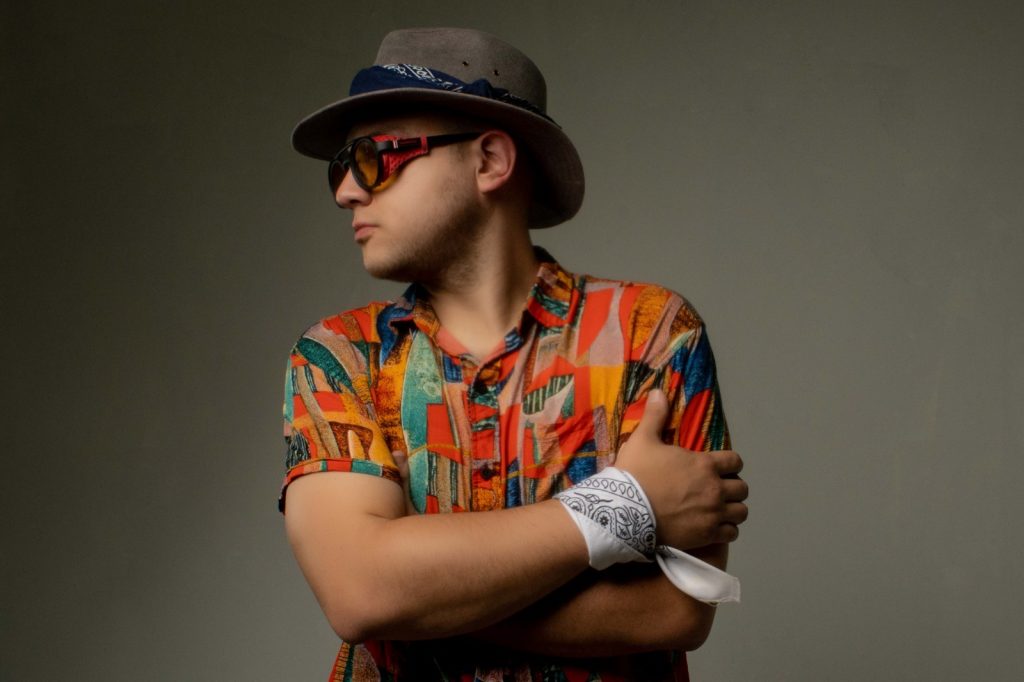 Caliche Pérez le canta a los amores que nunca mueren en ‘Te amaría igual que ayer’