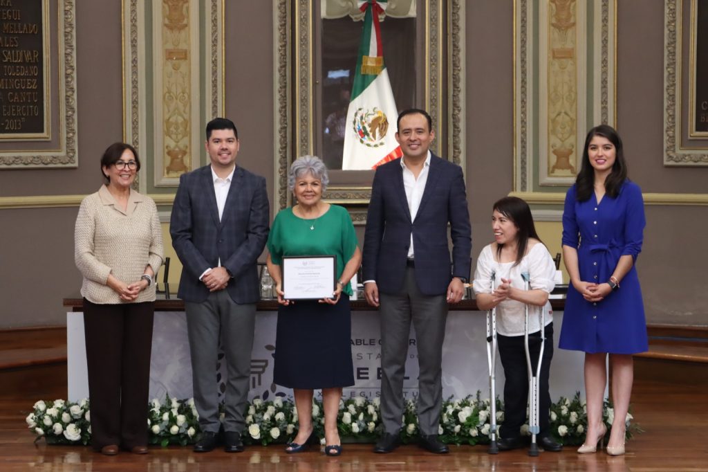 Entregan reconocimientos a trabajadoras y trabajadores del Poder Legislativo