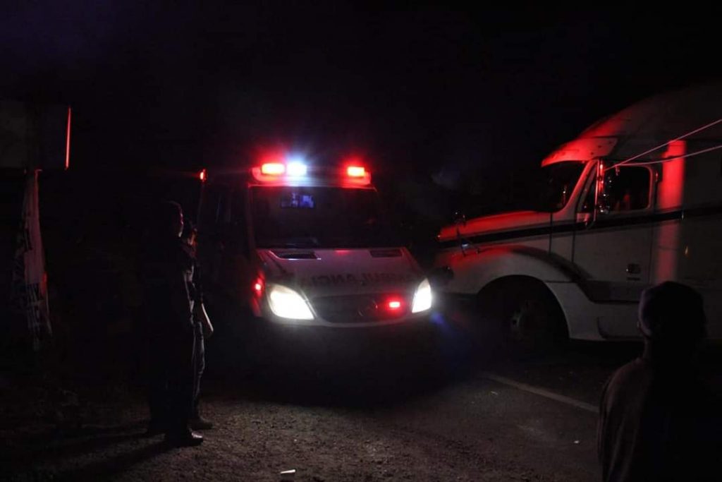 Reportan presunta trifulca entre policías y civiles en Zacatlán