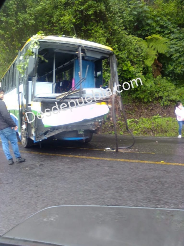 Piden localizar a familiares de varios lesionados en el accidente del autobús O.D.T. en la zona de Huauchinango