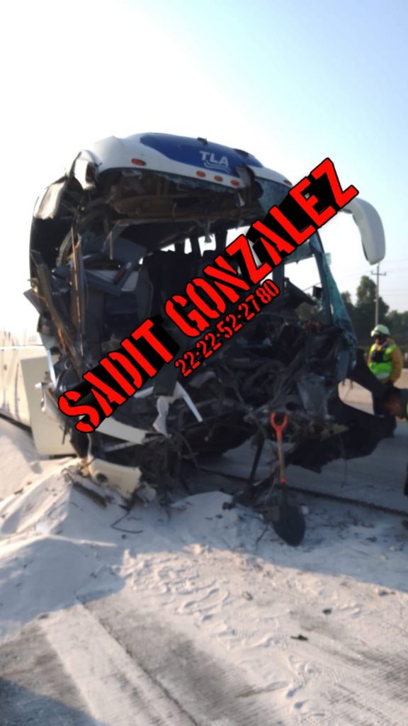 Choque entre autobús y tractocamión en la Puebla-Orizaba deja 16 heridos