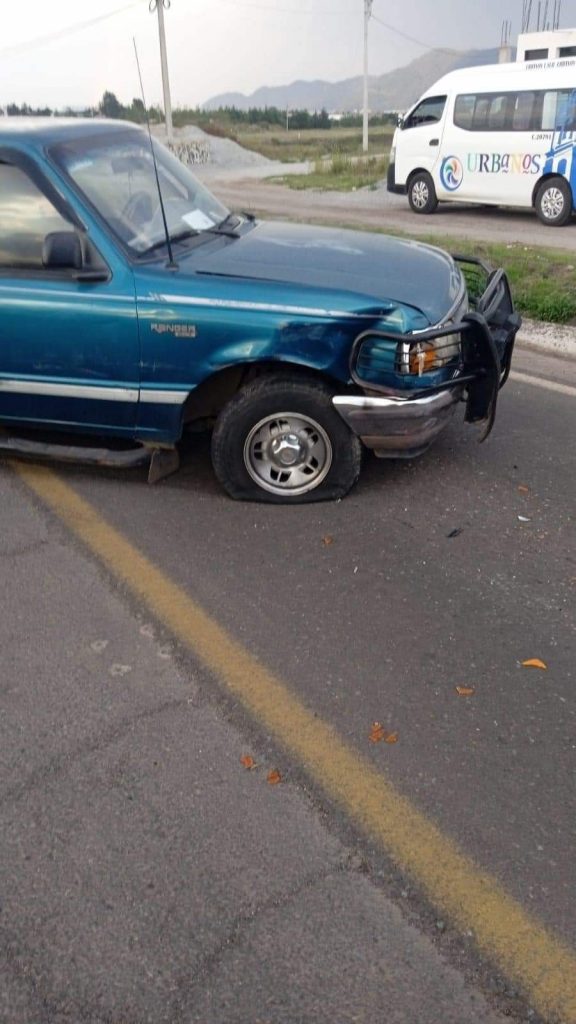Daños materiales por accidente en la carretera federal Chignahuapan Zacatlán