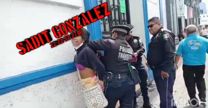 Video desde Puebla: Sexoservidora intentó atracar a una joven en Tehuacán