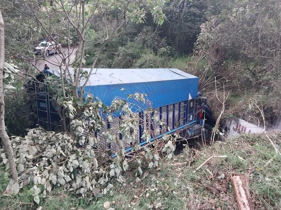 Fuerte accidente en la México Tuxpan; en Huauchinango