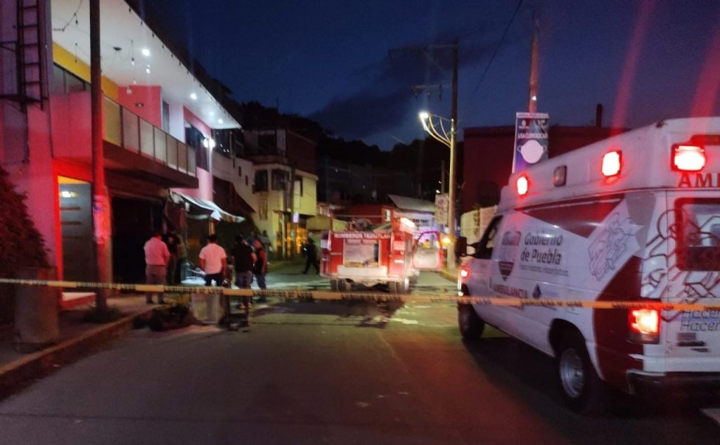 Explosión de tanque de gas deja únicamente daños materiales en Teziutlán