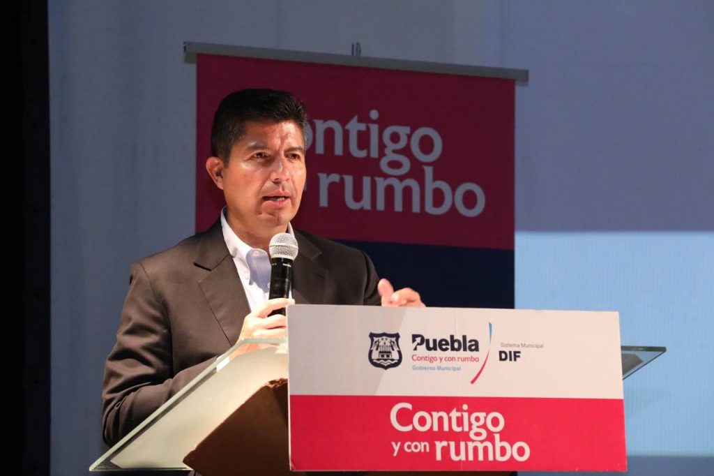 BUAP y ayuntamiento presentan riesgos psicosociales de adolescentes