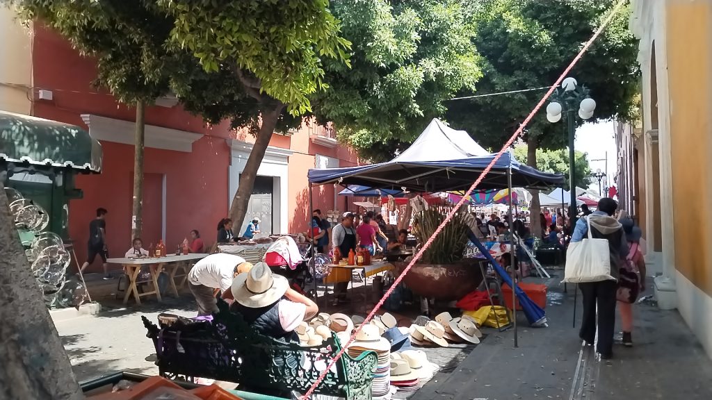 Ayuntamiento de Puebla permite ambulantes en inmediaciones de templos