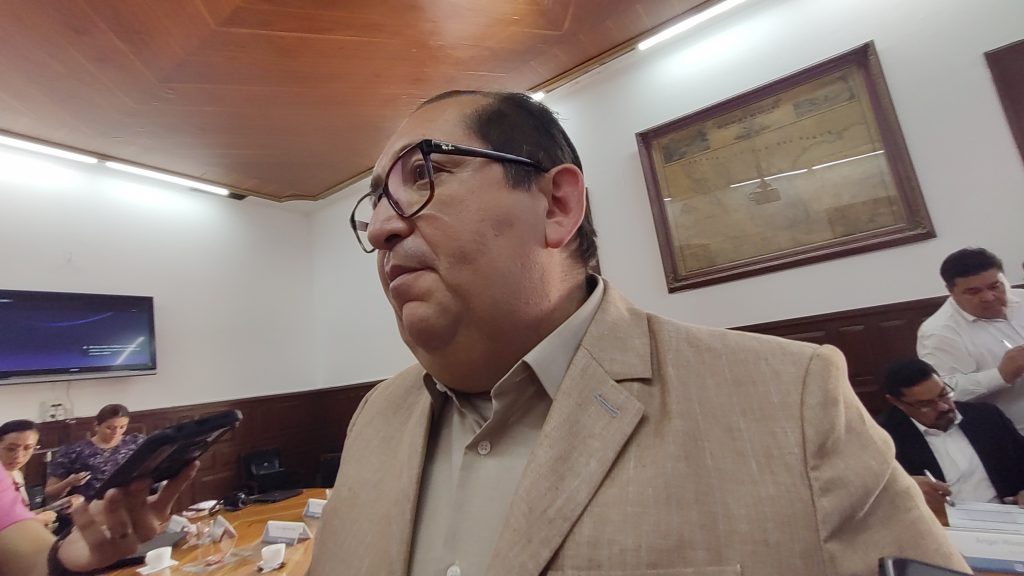 Vélez Tirado presenta programa de obras 2023