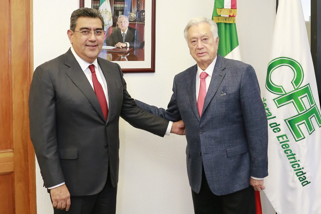 Gobernador Sergio Salomón sostuvo un encuentro con el director general de la Comisión Federal de Electricidad