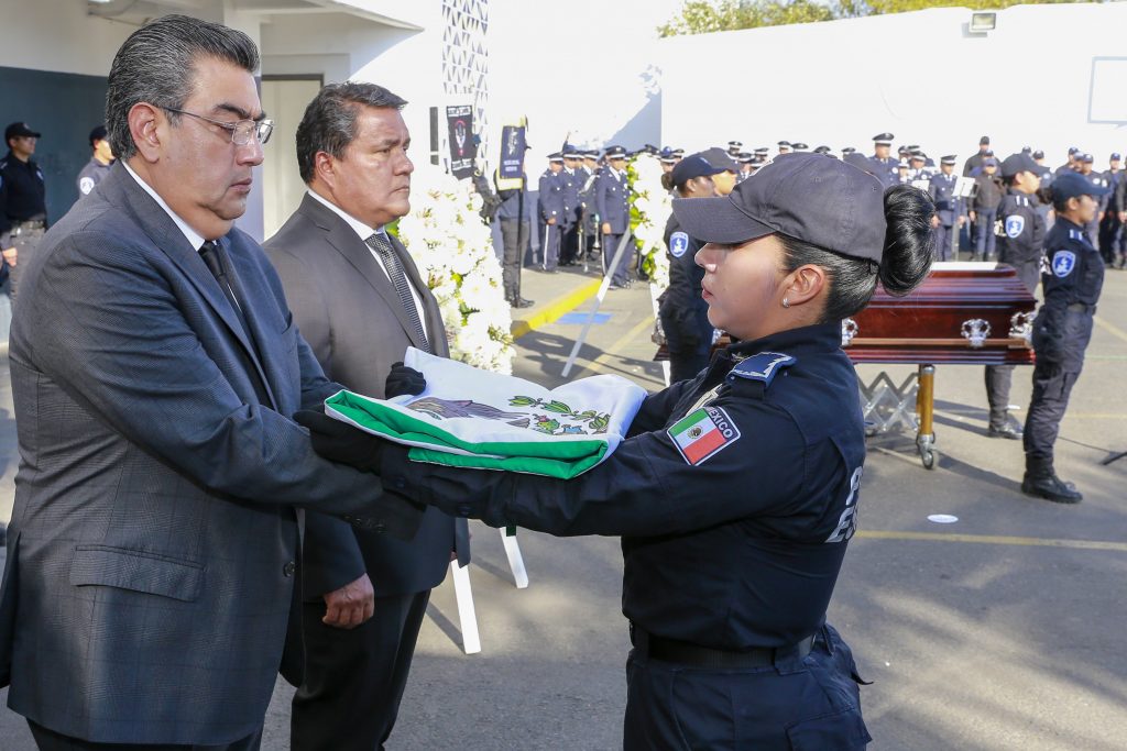 Céspedes Peregrina encabeza homenaje a policía caído en cumplimiento del deber