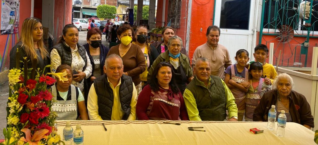 Locatarios del mercado Morelos piden regularizar 5 puestos de micheladas y cervezas