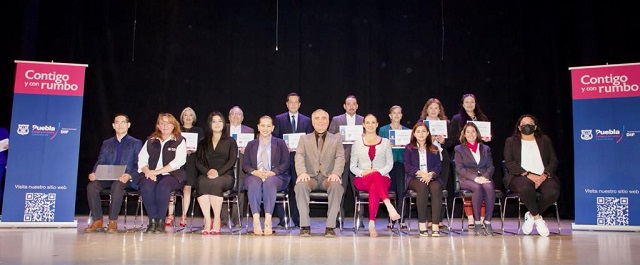 SMDIF Puebla reconoce a prestadores de servicio social y prácticas profesionales