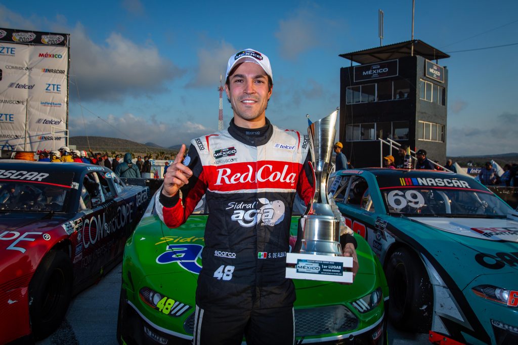 Con lluvia incluida, Salvador de Alba Jr dio el triunfo de NASCAR México a Racing Team en S.L.P.