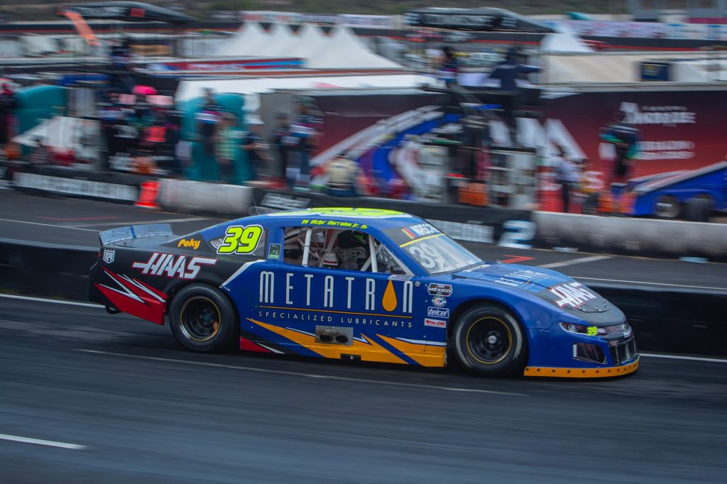 Víctor Barrales Jr., sumó en el Súper Óvalo potosino su segundo podio consecutivo de Nascar Challenge