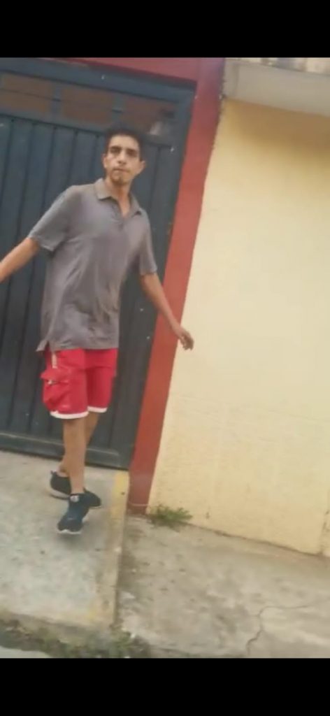 Exhiben a supuesto roba alcantarillas de Huauchinango