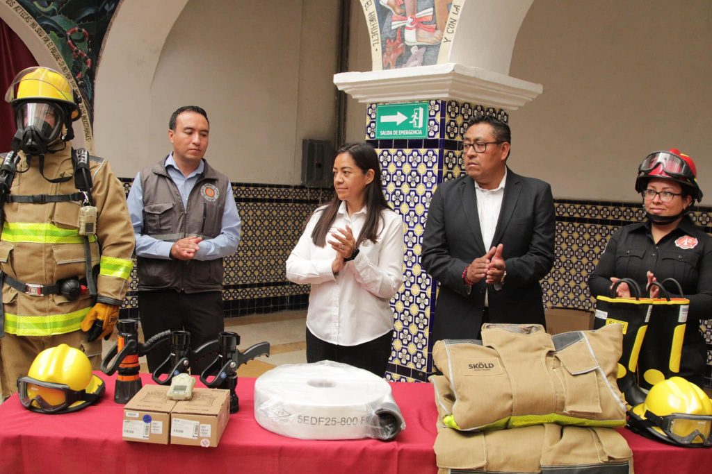 Desde Atlixco: Ariadna Ayala dignifica el departamento de Bomberos