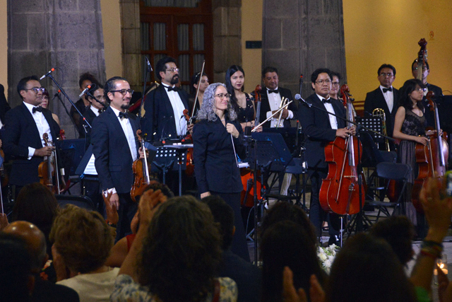 Alan Pingarrón y Lizzi Ceniceros, juntos en un concierto de gala en el Edificio Carolino BUAP